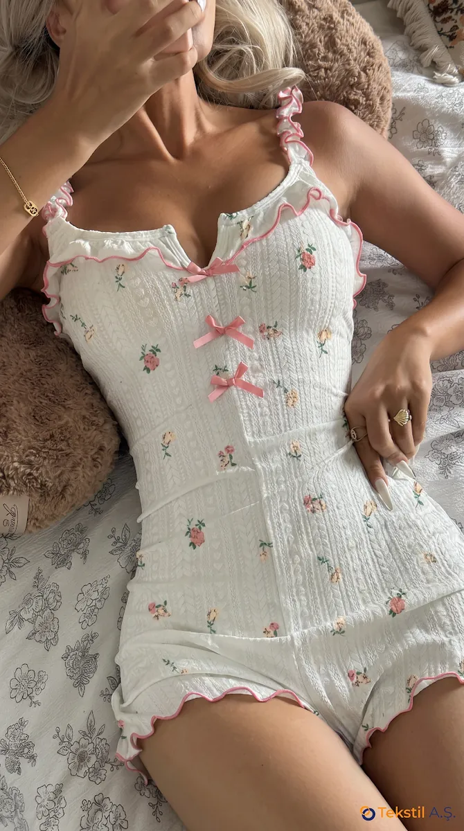 Çiçek Desenli İnce Askılı Kaşkorse Pijama Takımı